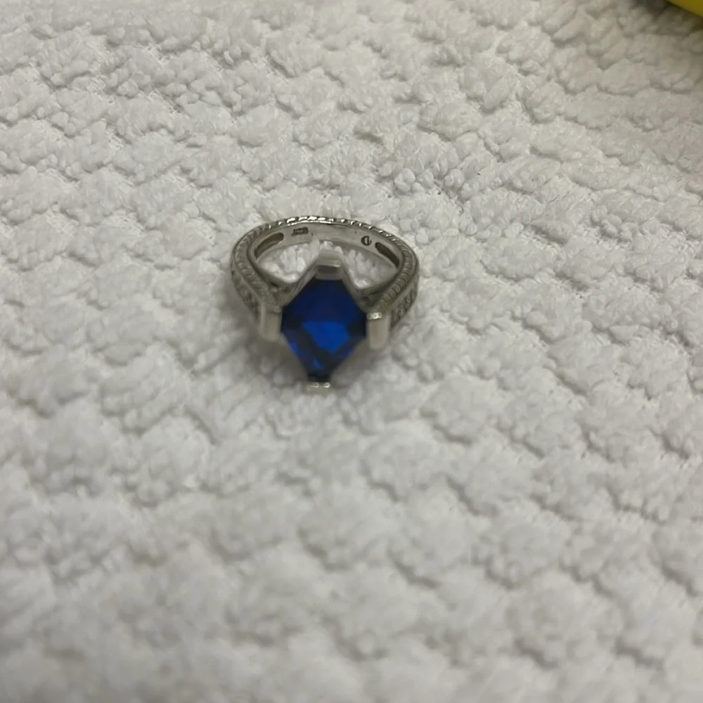 Avon Vintage Sterling Silver Ring Blue Stone